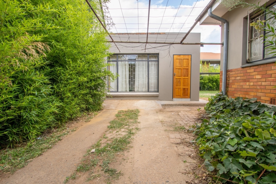 To Let 14 Bedroom Property for Rent in Die Bult North West